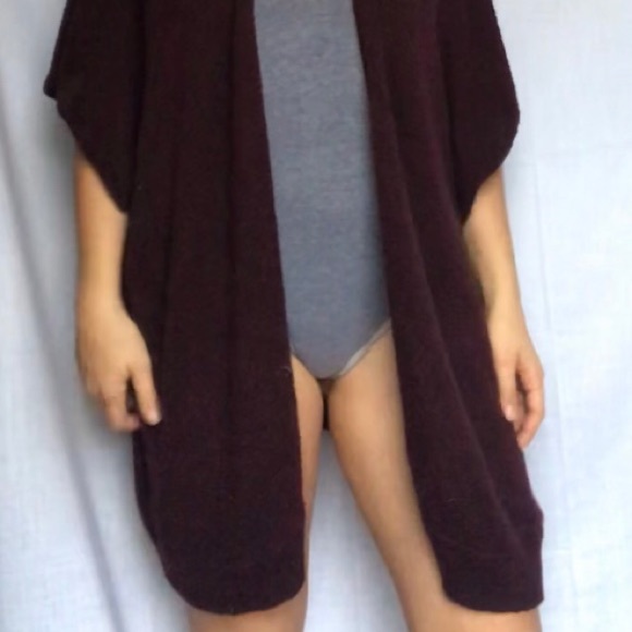 Community Iconic Cape - Picture 2 of 8